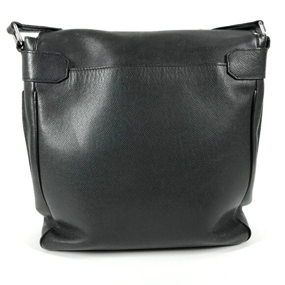 LOUIS VUITTON Taiga Milo Bags Crossbody Flap Messenger Bag Shoulder Bag - Picture 2 of 16